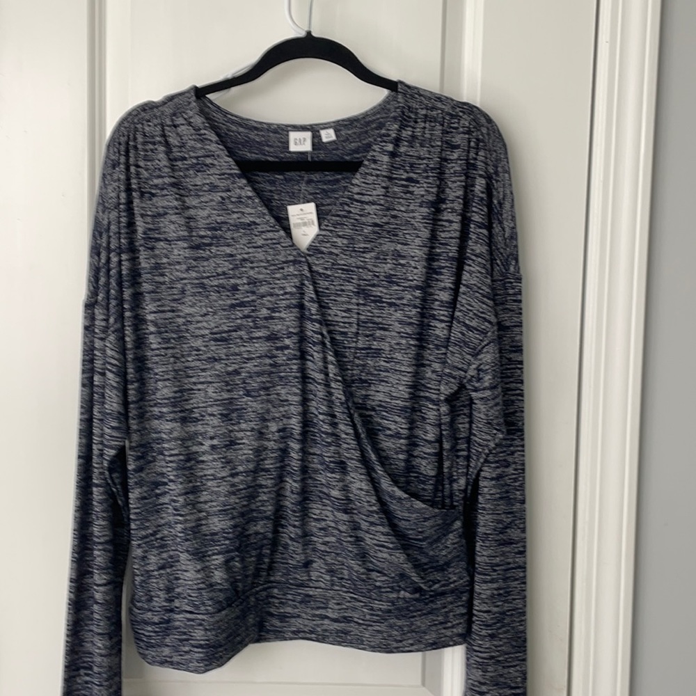 NWT Gap size Large tall navy and white cross over